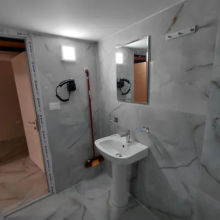 Gjiri Lalzit Sol Apartment *